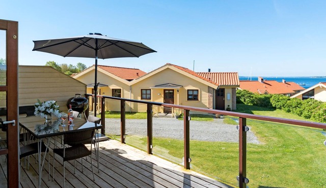 Lovely home in Egernsund with kitchen