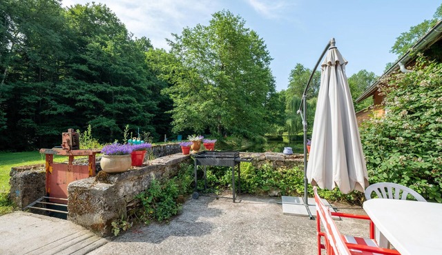 Lovely home in Escles with kitchen