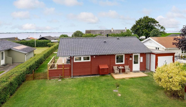 Lovely home in Faaborg with WiFi