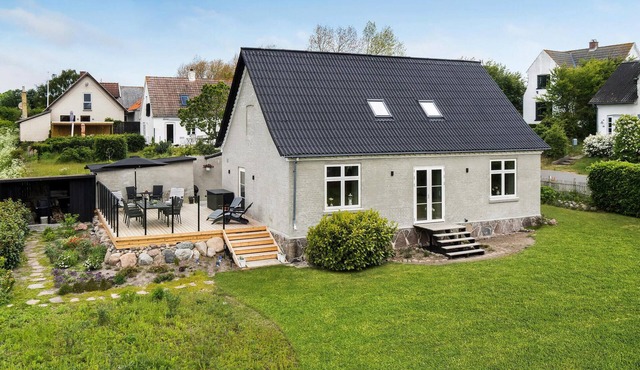 Lovely home in Fejø with WiFi