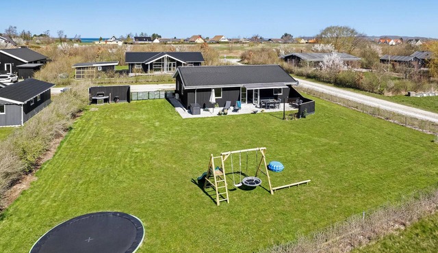 Lovely home in Føllenslev with WiFi