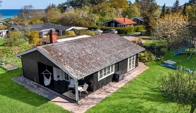 Lovely home in Føllenslev with WiFi