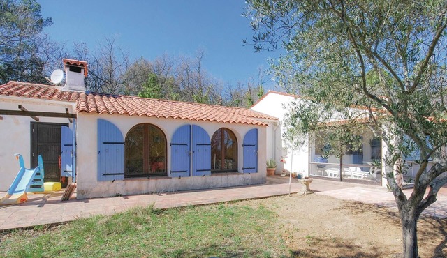 Lovely home in Bagnols en Foret