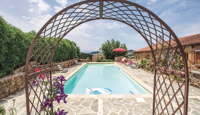 Lovely home in Thizy-les-Bourgs