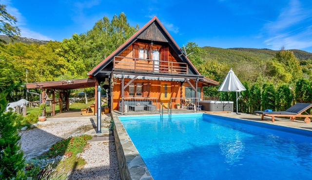 Lovely home in Frkasic