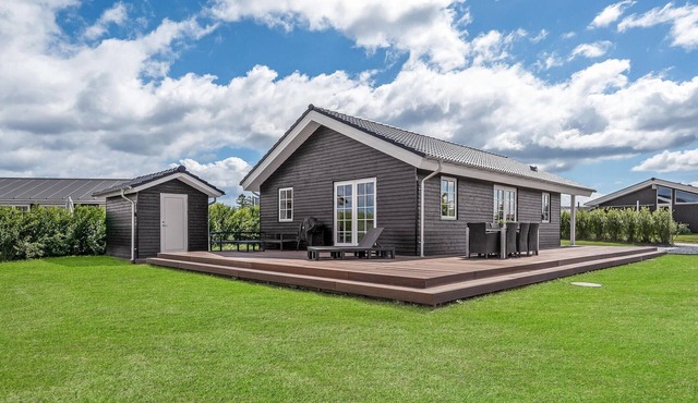 Lovely home in Frørup with kitchen