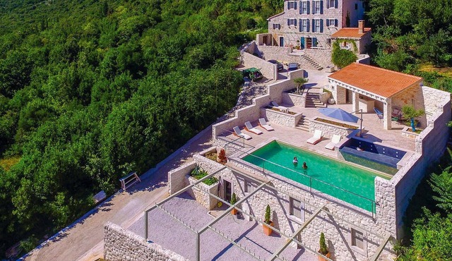 Lovely home in Gornja Vrucica