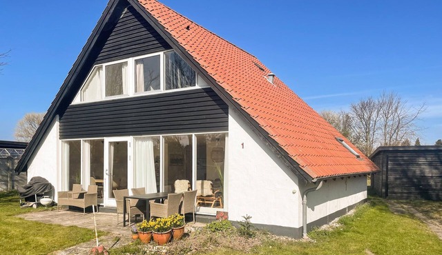 Lovely home in Gedser with WiFi