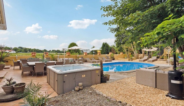 Lovely home in Gesten