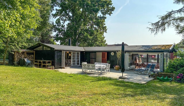 Lovely home in Gilleleje with WiFi