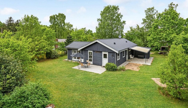 Lovely home in Glesborg with WiFi