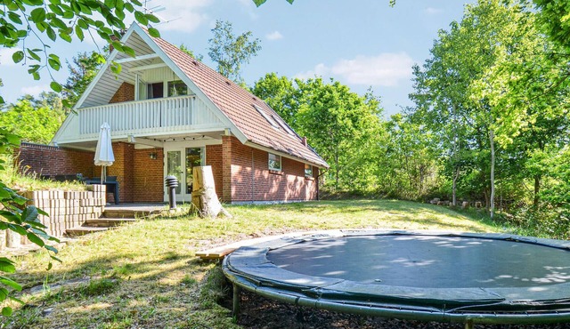 Lovely home in Glesborg with WiFi