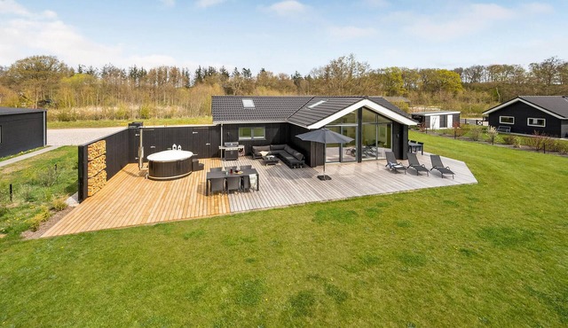 Lovely home in Glesborg with kitchen