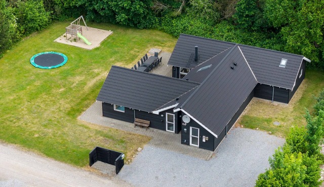 Lovely home in Glesborg with sauna
