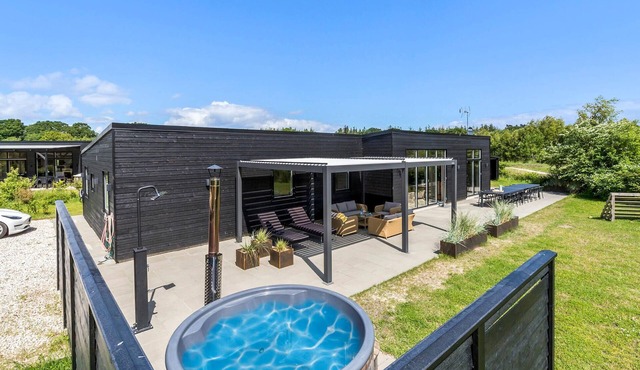 Lovely home in Glesborg with WiFi
