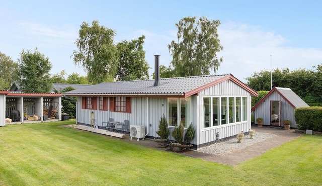 Lovely home in Gørlev with WiFi