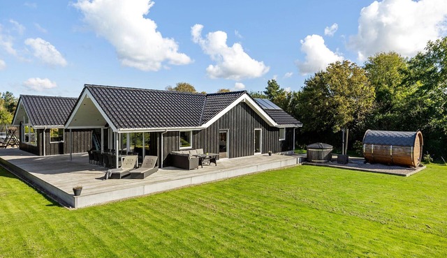 Lovely home in Gørlev with sauna