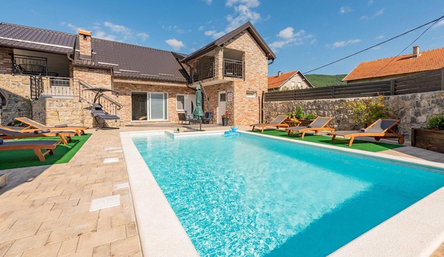 Lovely home in Gracac with sauna