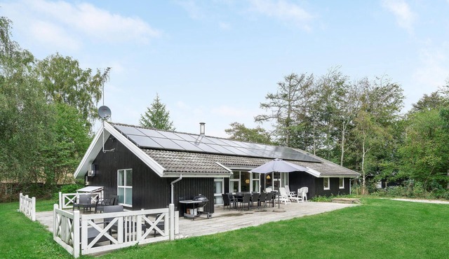 Lovely home in Græsted with kitchen