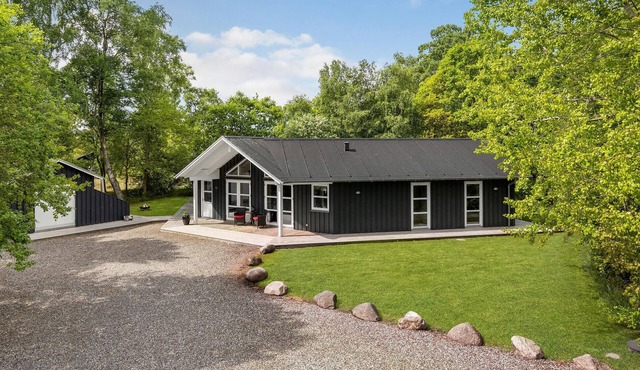 Lovely home in Grenaa with kitchen