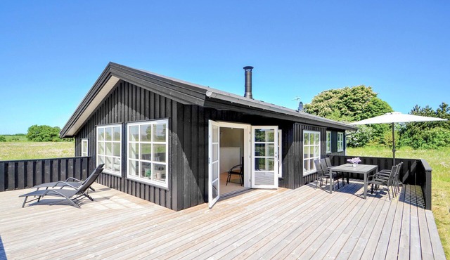 Lovely home in Grenaa with kitchen