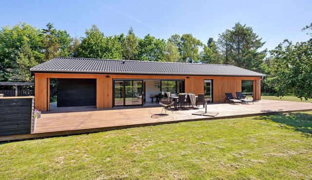 Lovely home in Grenaa with WiFi