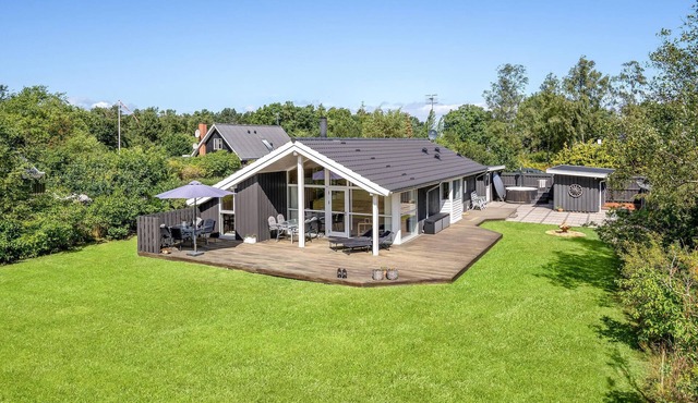 Lovely home in Grenaa with kitchen