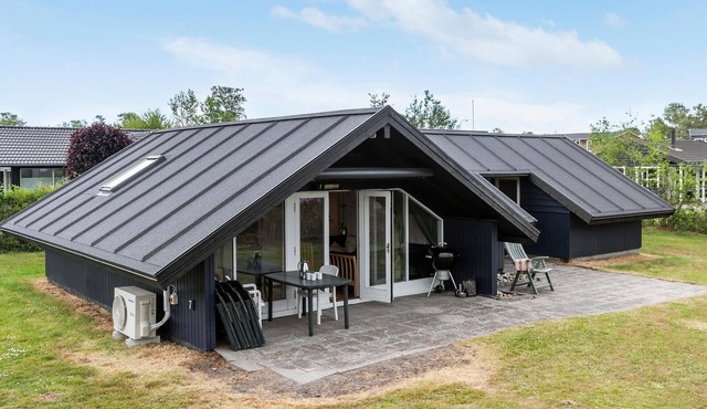 Lovely home in Grenaa with sauna