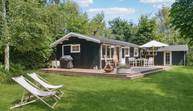Lovely home in Grevinge with WiFi