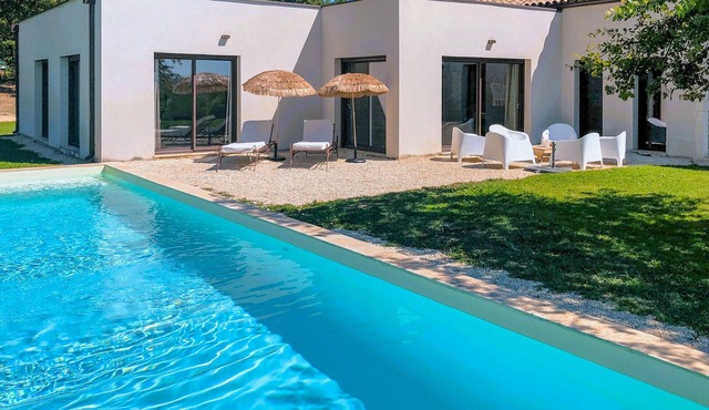Lovely home in Grignan with private swimming pool, can be inside or outside