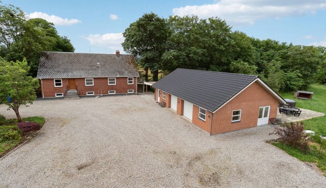 Lovely home in Grindsted with WiFi