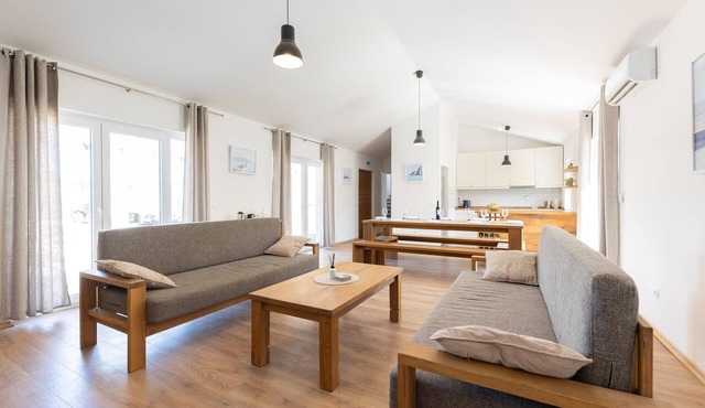 Lovely home in Grubine