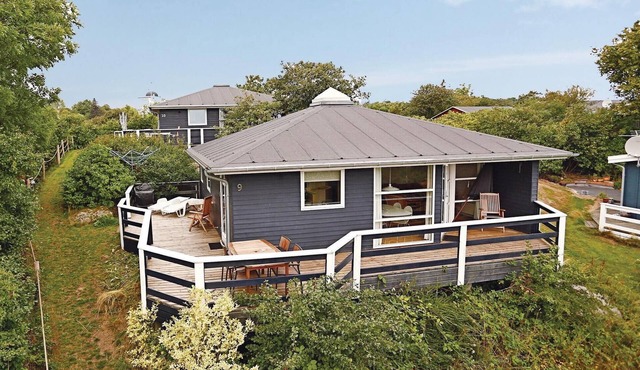 Lovely home in Gudhjem with WiFi