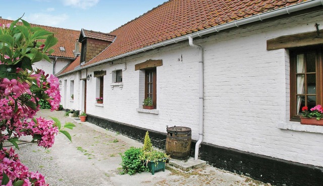 Lovely home in Hames Boucres with WiFi