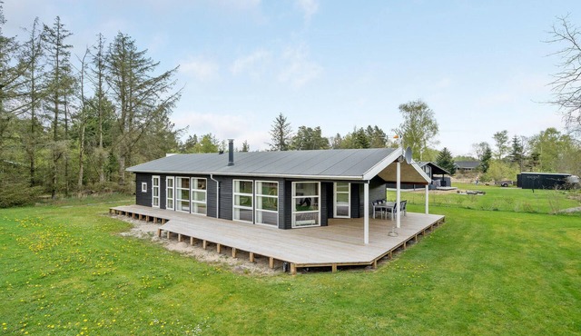 Lovely home in Hadsund with WiFi