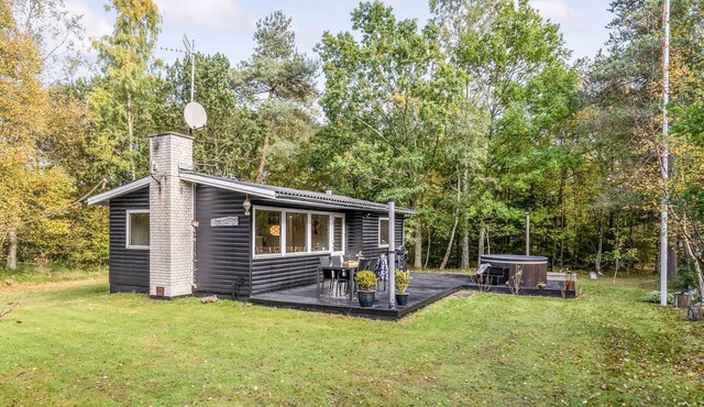 Lovely home in Hadsund with kitchen