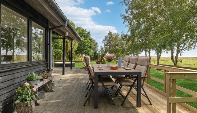 Lovely home in Hadsund with WiFi