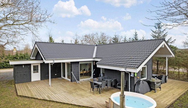 Lovely home in Hadsund with kitchen