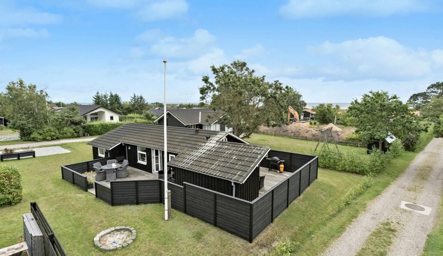 Lovely home in Hadsund with kitchen