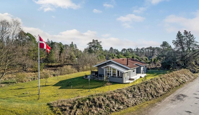 Lovely home in Hals with kitchen