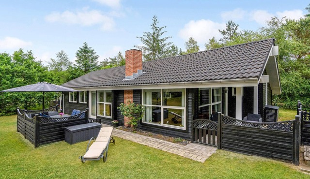 Lovely home in Hals with WiFi
