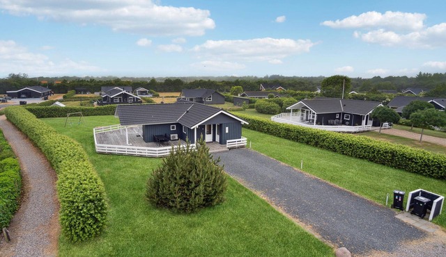 Lovely home in Hemmet with sauna