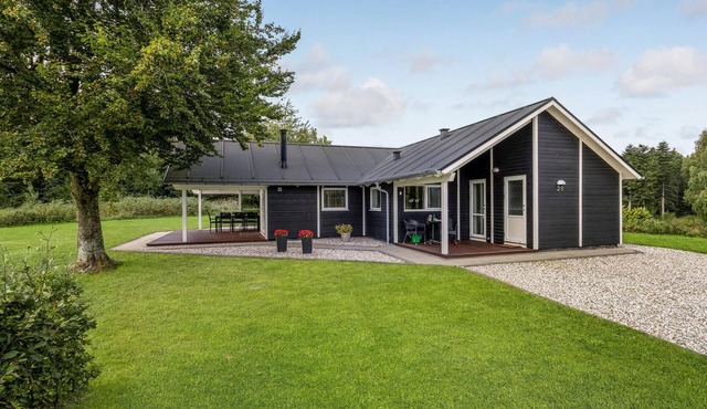 Lovely home in Hobro with WiFi