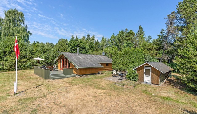 Lovely home in Højby with WiFi