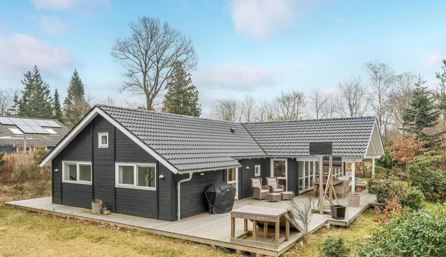 Lovely home in Hornbæk with WiFi