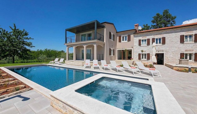 Lovely home in Kastelir-Labinci