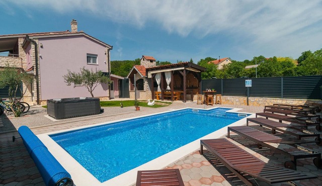 Lovely home in Hrvace
