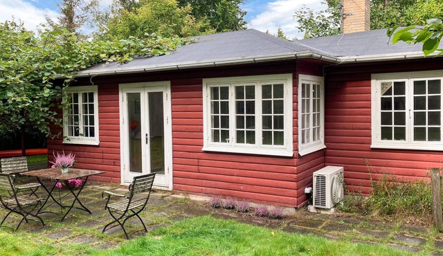 Lovely home in Hundested with WiFi