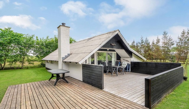 Lovely home in Hurup Thy with kitchen