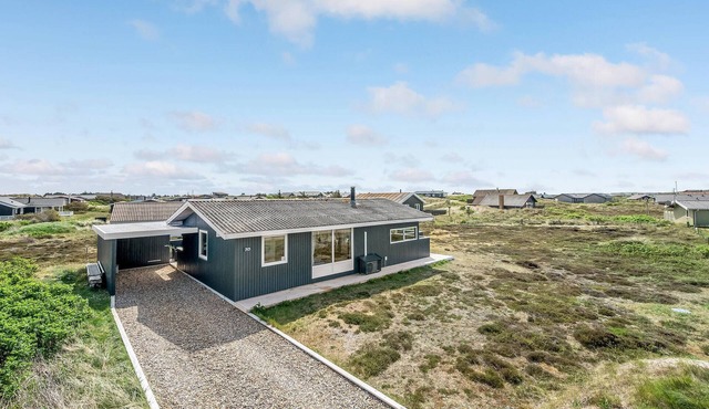 Lovely home in Hvide Sande with sauna
